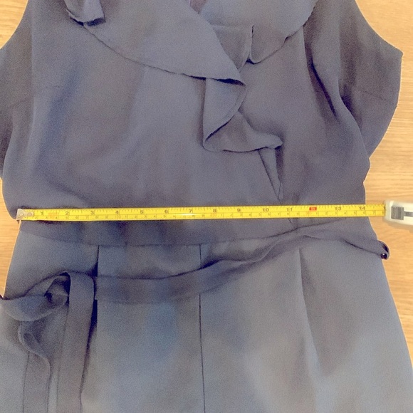 Banana Republic V Neck Ruffled Jumpsuit Navy Blue Size 12 - Picture 6 of 9